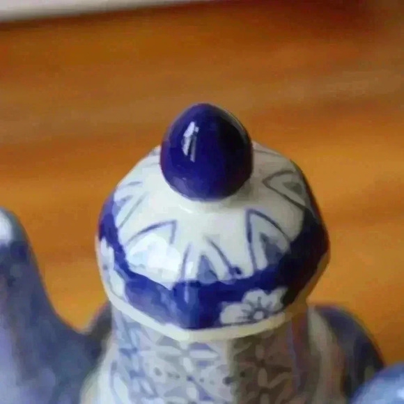 Beautiful Vintage Blue & White Decorative Chinoiserie Asian Ceramic Teapot - Picture 2 of 10